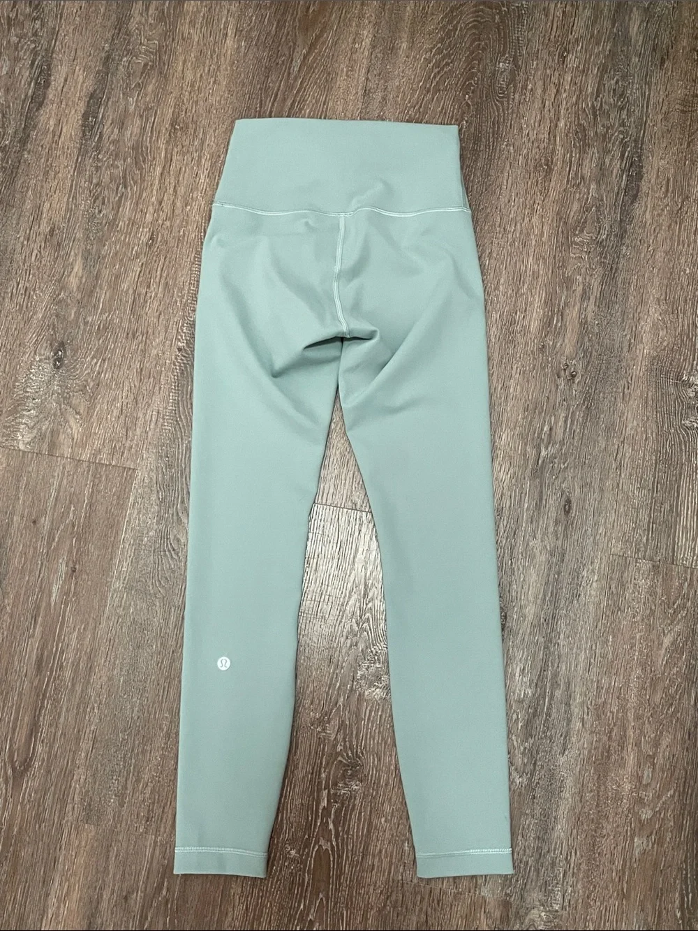 EUC Lululemon Matching Shades of Mint Green Set. Size 4